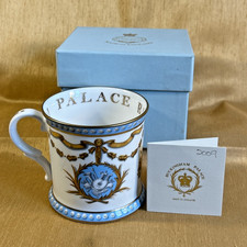 OFFICIAL BUCKINGHAM PALACE BONE CHINA MUG IN ORIGINAL BOX 2009