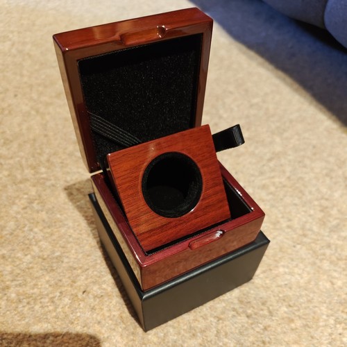 Royal mint case with capsule - with,