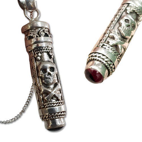 Skull crossbones garnet - skull,
