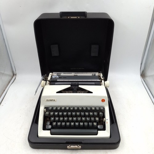 Olympia sm9 typewriter - &, carry