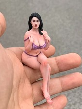 1/18 Miniatures Sitting