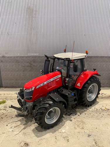 Universal hobbies massey - 1/32,