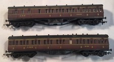 AIRFIX OO GAUGE 2 x COACHES