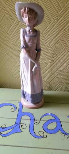 Nao porcelain figurine - figurine, by