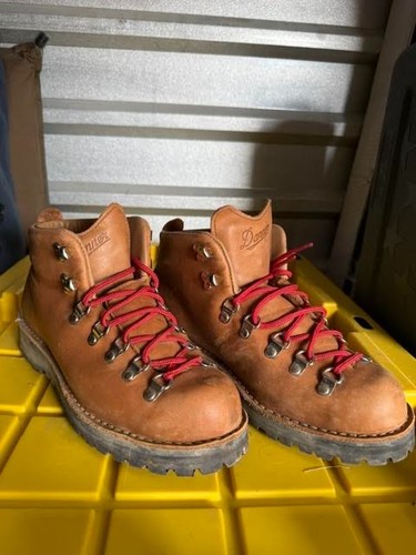 Danner mountain light cascade - light,