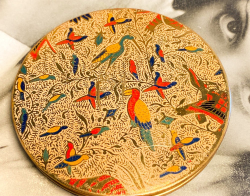 Exotic birds vintage powder