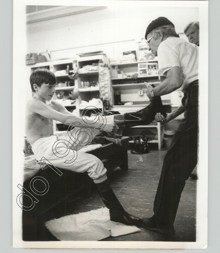 Teenage jockey gets - gets, help