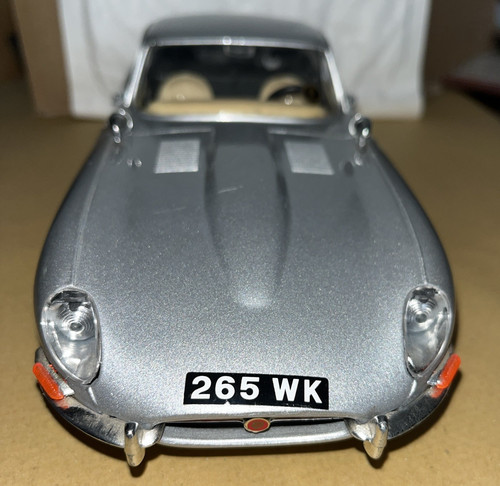 Burago scale die cast - scale,