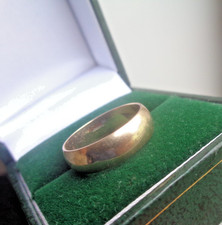 9ct Gold Wedding Ring Band Yellow Gold  hallmark  1992  H Samuel  size  K to L
