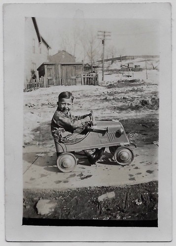 Old photo boy pedal car - photo,