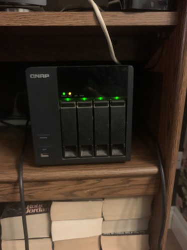 Qnap 469l bay upgraded - 4,