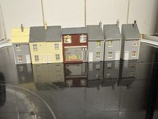 row of 7 low relief house Plastic N gauge VGC