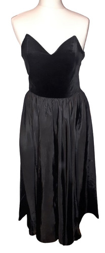 Vintage 80s velvet black