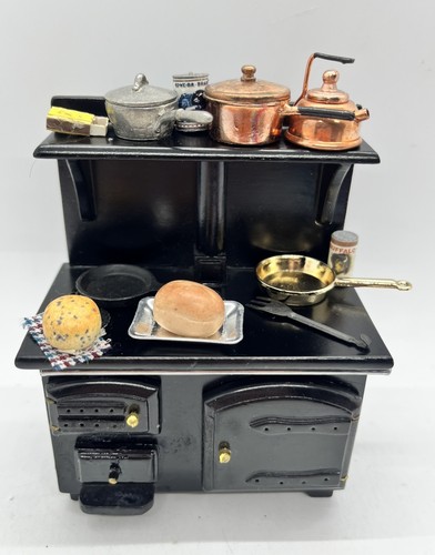 Dolls house victorian - dolls,
