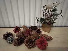 Christmas Pot With Artificial Plant & Bird Decoration & a Variety Of Pine Cones