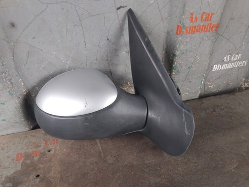 Peugeot 206 driver - driver, mirror