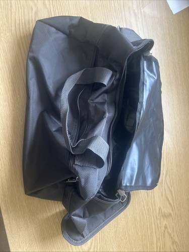 Small hold all travelling bag - small,