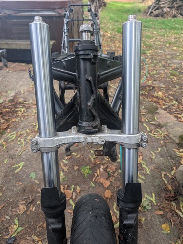 Suzuki bandit 1250 - front, forks