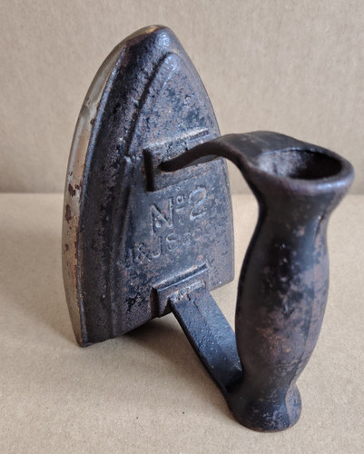 Vintage cast iron flat - no, 2