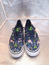 Lacoste Mens Size 8 Floral