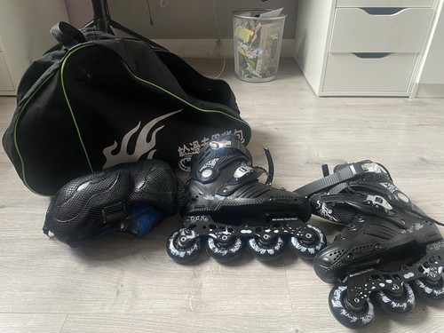 Black and red rollerblades - black,
