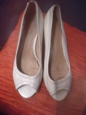 Preowed Cream Evans Size 9