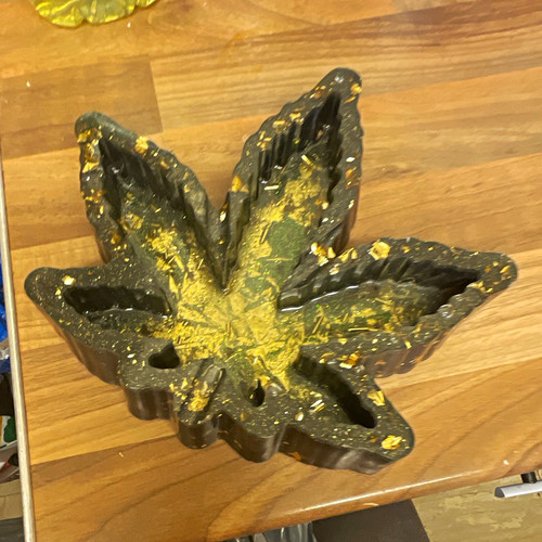 Ceramic leaf shaped novelty - leaf,