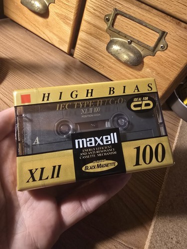 New sealed maxell 100 - maxell, ii