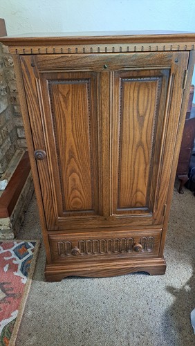 Ercol oak cupboard - /, hifi
