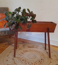 VINTAGE PLANT TROUGH/STAND -