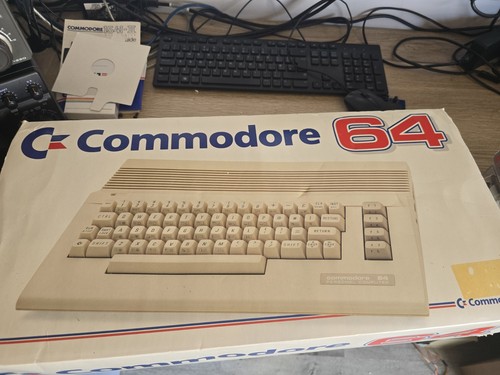 Commodore c64 computer - commodore,
