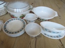vintage pyrex dishes