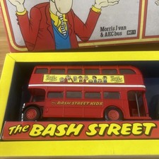 CORGI  Morris J Van & AEC Bus