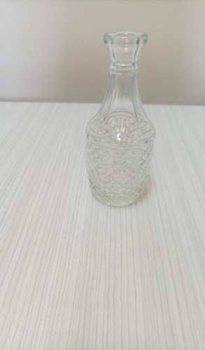 Small glass decanter - ,