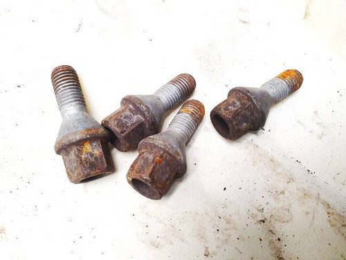 Vehicle wheel nuts kit - ,