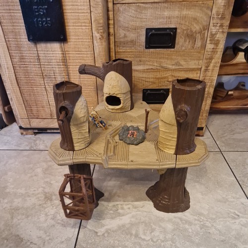 Vintage star wars - ewok, village
