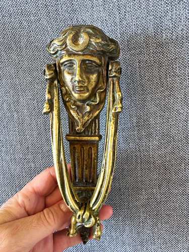 Vintage heavy cast brass lady - cast,