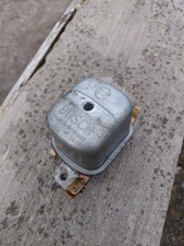VW CLASSIC BEETLE.  VOLTAGE REGULATOR - 6V. ( ORIGINAL BOSCH PART)