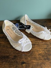 Ladies Size 7 Lace Style