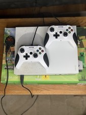 Xbox One / 2 Controllers /