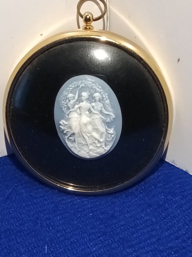 Three graces cameo from the - in,
