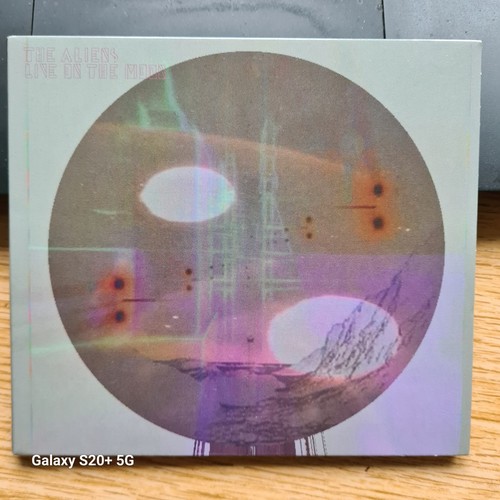 The aliens live on - –,