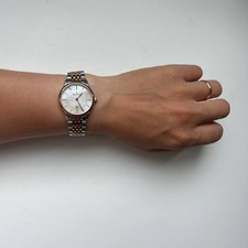 Sleek luxury analogue from
