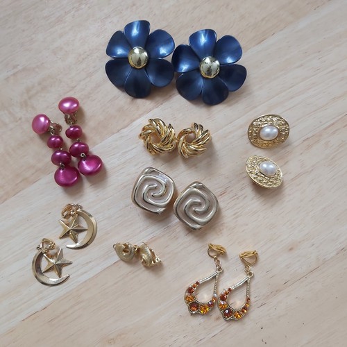 Gold tone clip - 8,