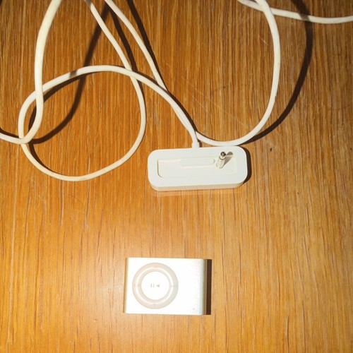 Apple ipod shuffle 4th gen - ipod,