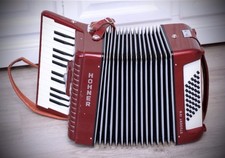 Hohner 40 Bass GWO 3 Voice Cappers Fairly Good Straps Comes With A Case