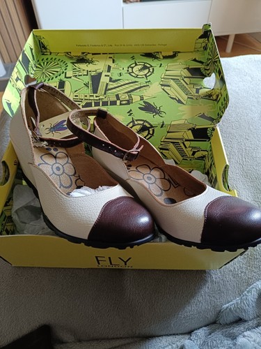 Bnwt new fly wedge - fly, lips