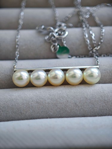 Solid 18ct white gold - white,