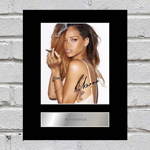 Rihanna signed mounted photo - rihanna,
