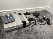 NINTENDO NES CONSOLE with 2